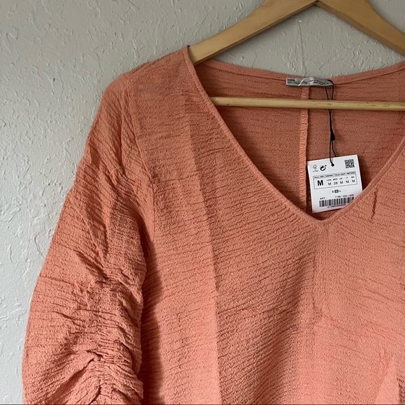 NWT Zara Crinkle V-neck top with cinch sleeves M - Picture 3 of 9